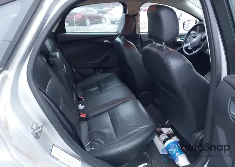 2015 Ford Focus Se z USA, uszkodzony, nr VIN 1FADP3F2XFL336212